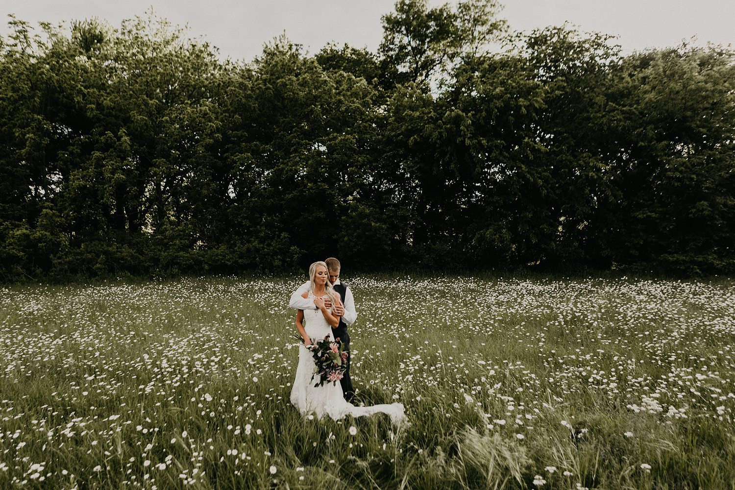 wedding couple in sunflower field